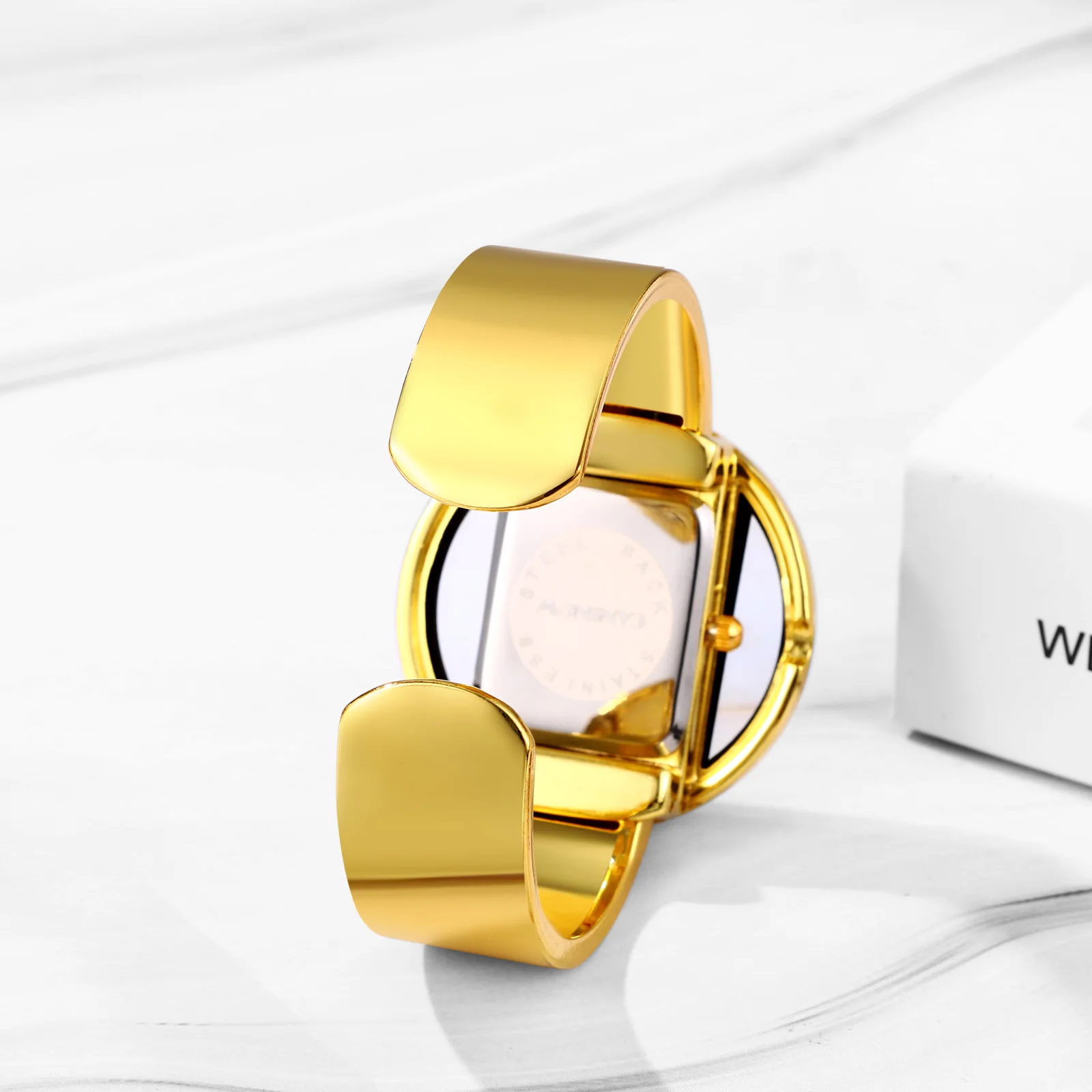 Lancardo นาฬิกาควอตซ์แบบเรียบง่ายของผู้หญิงนาฬิกากําไลสายรัดข้อมือสเตนเลสมีสไตล์ของขวัญครบรอบวันวาเลนไทน์