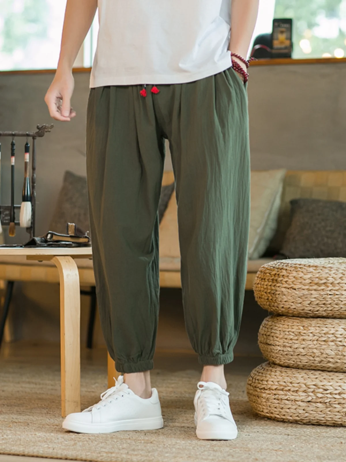 

Летние тонкие льняные мужские спортивные брюки свободного кроя в корейском стиле, модные, широкие, с манжетами, укороченные, однотонные, в японском стиле, больших размеров