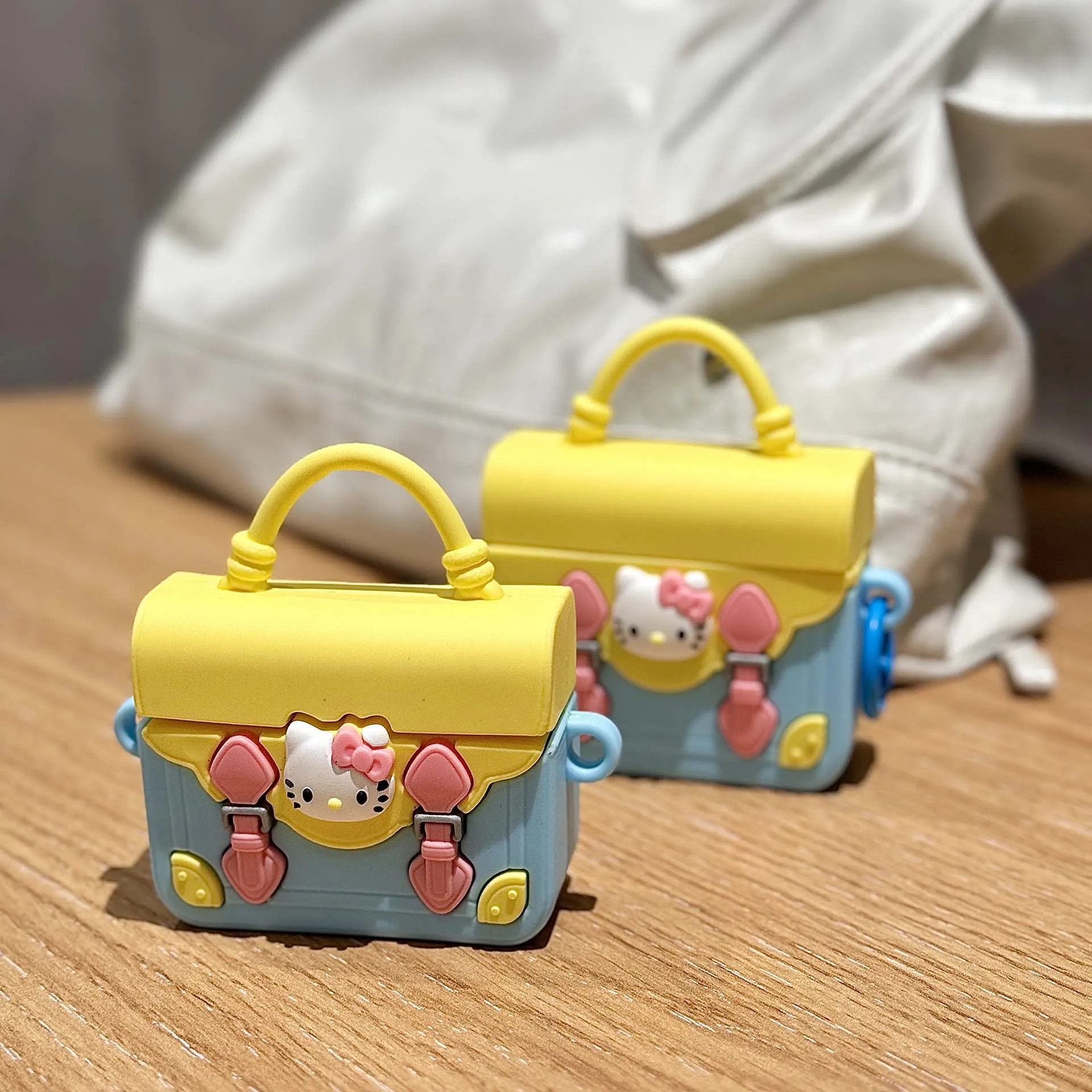 

Fun For Hello Kitty Blue and Yellow Handbag Earphone Cover for Airpods 4 3 Pro2 2/1 Handstring Pendant Cute Girl Earphone Case
