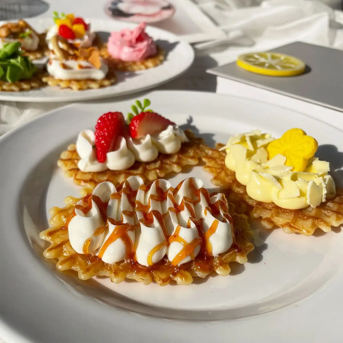 

Artificial Fruit Cream Cake Waffle Strawberry Cake Model Fake Food Dessert Photography Props Pretend Play Cabinet Home Decor