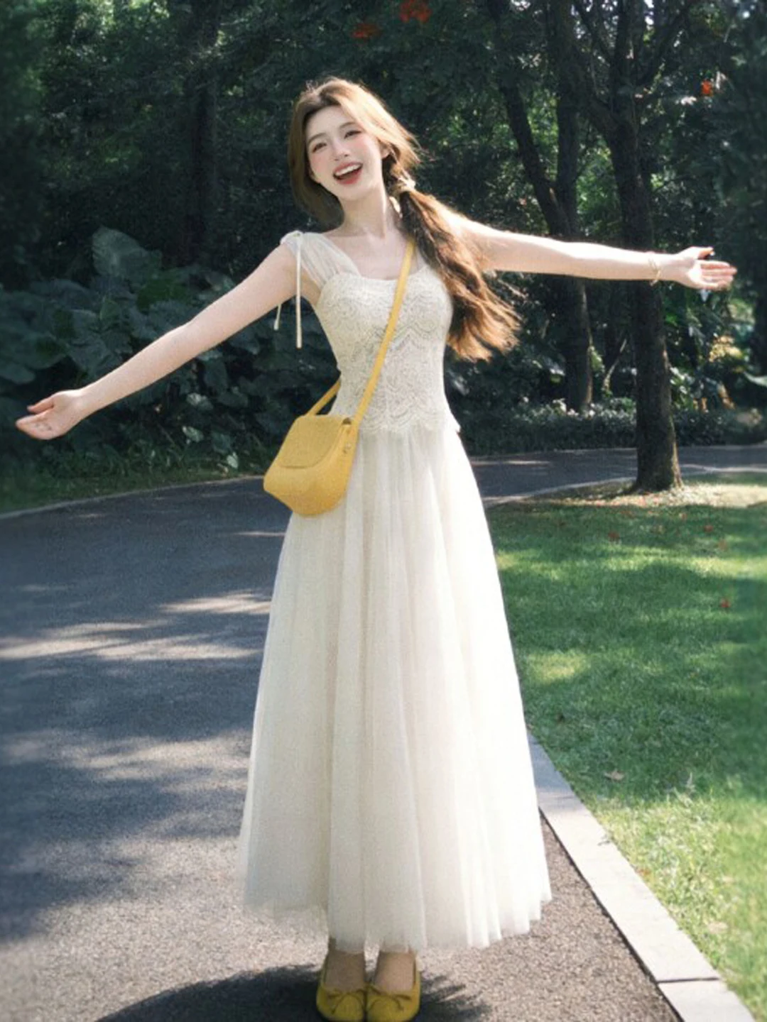 

Нежный комплект из двух предметов: топ и юбка, омолаживающий образ, мягкий и красивый, весенняя коллекция, женский модный комплект