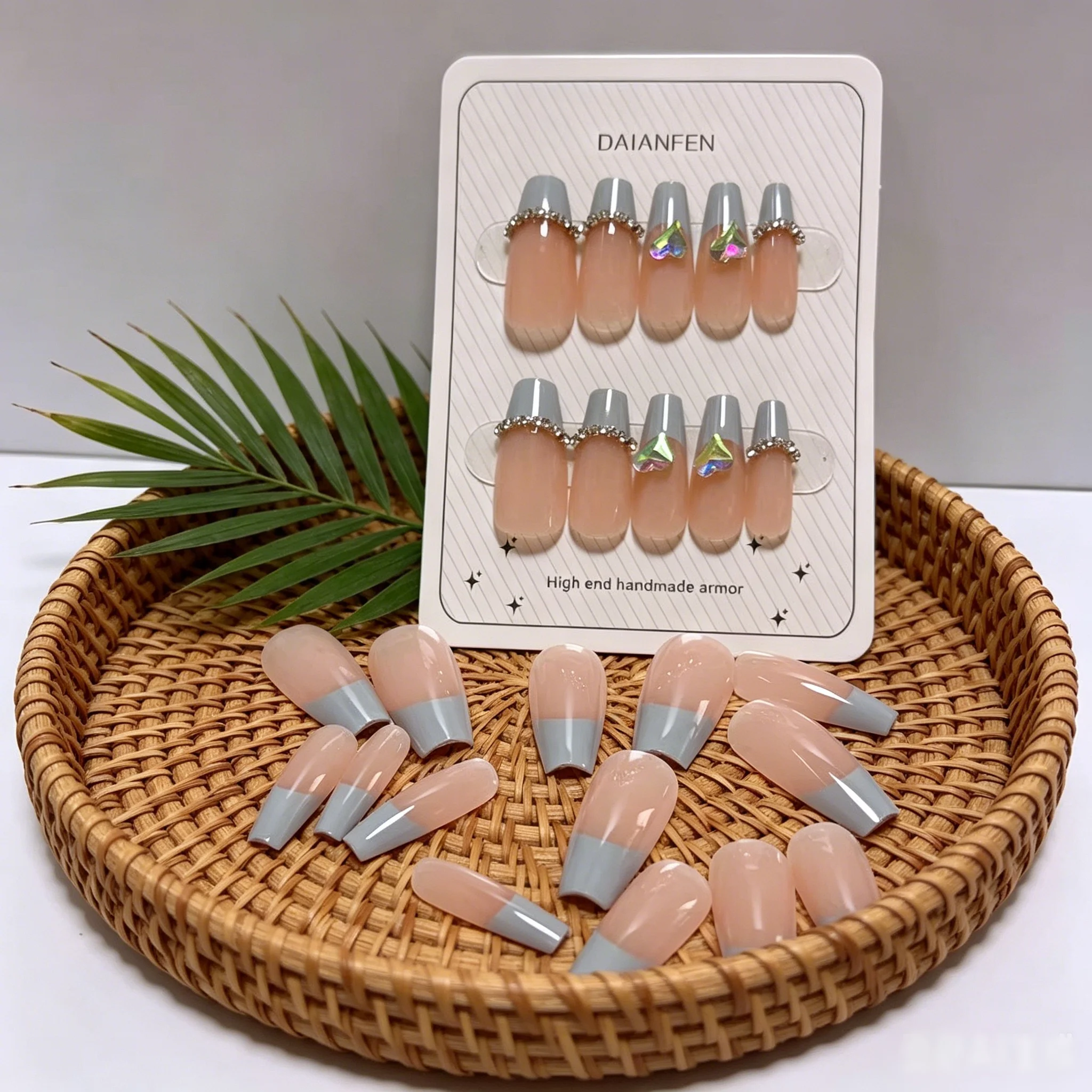 24 pieces packaged with a complete set of nail care tools. The soft material is comfortable to wear and doesn’t feel bulky.