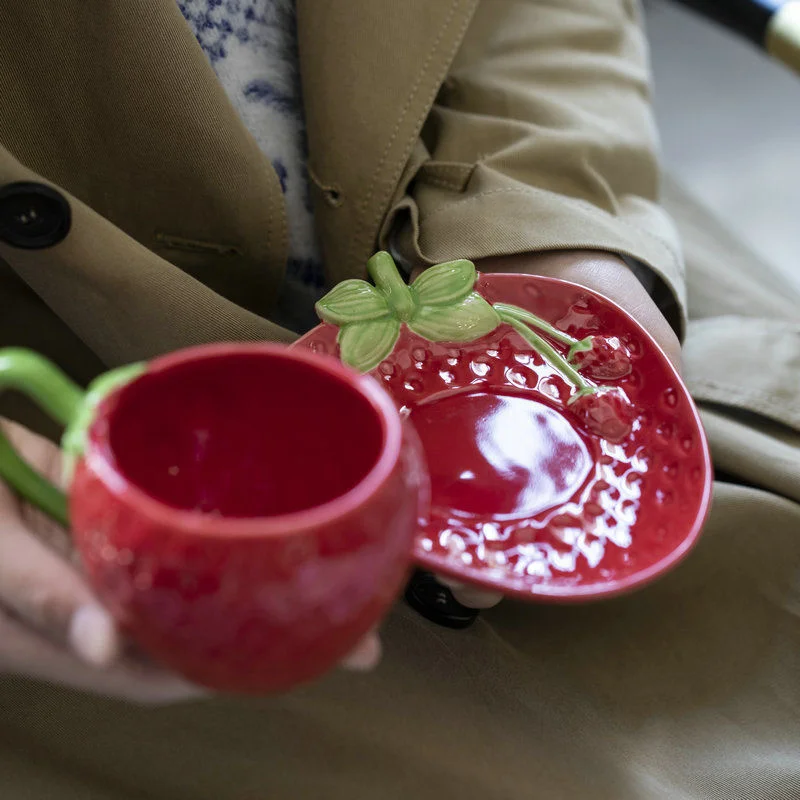 Hand-painted Three-dimensional Relief Strawberry Coffee Cup And Saucer Red Cups Country Lifestyle Afternoon Tea Cup Coffee 300ml