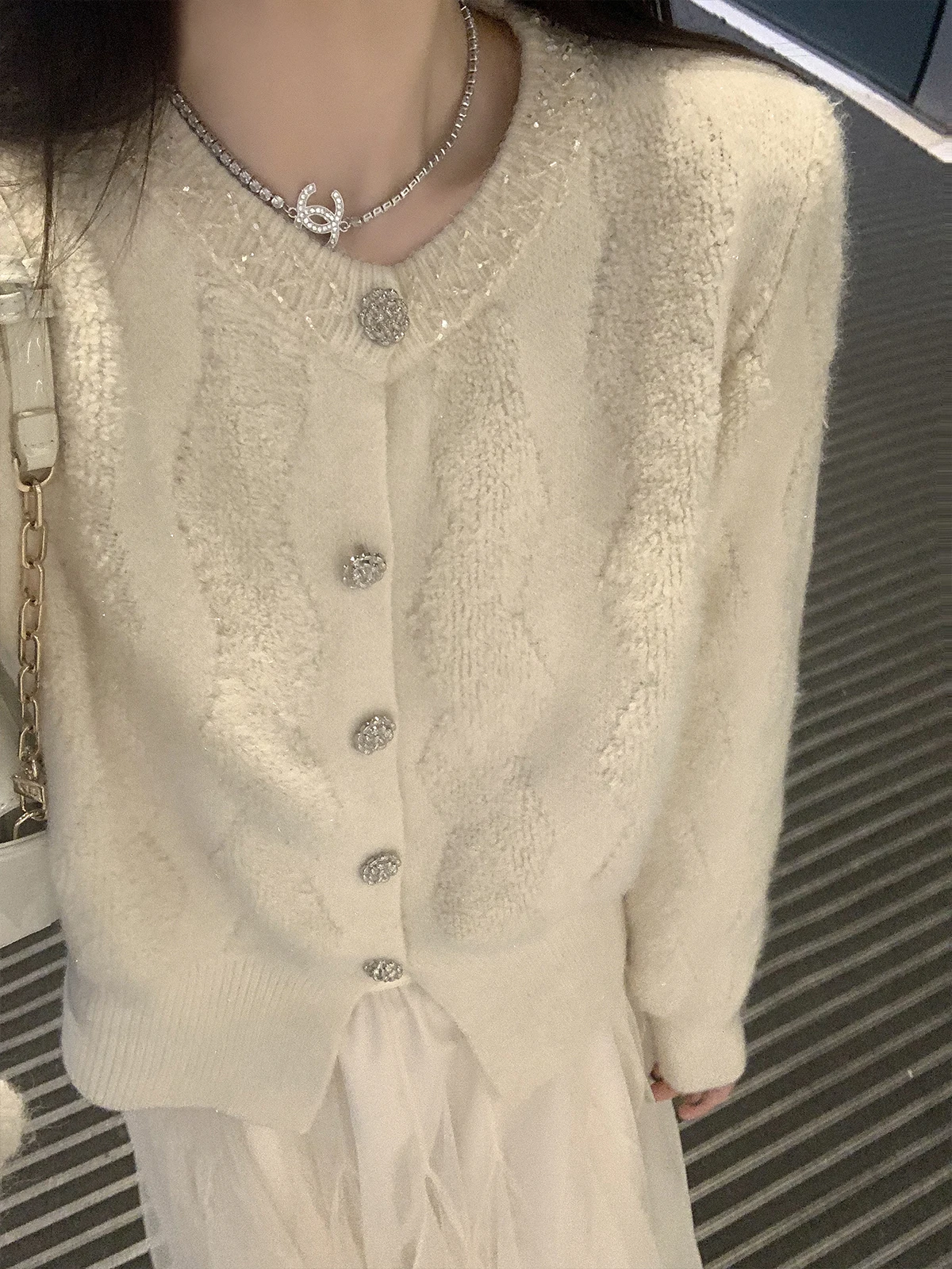 

Свитер из молочной пены Cchen Chencheng, сверкающая смешанная пряжа, ромбовидный дизайн, мягкий и гладкий женский модный осенне-зимний трикотаж