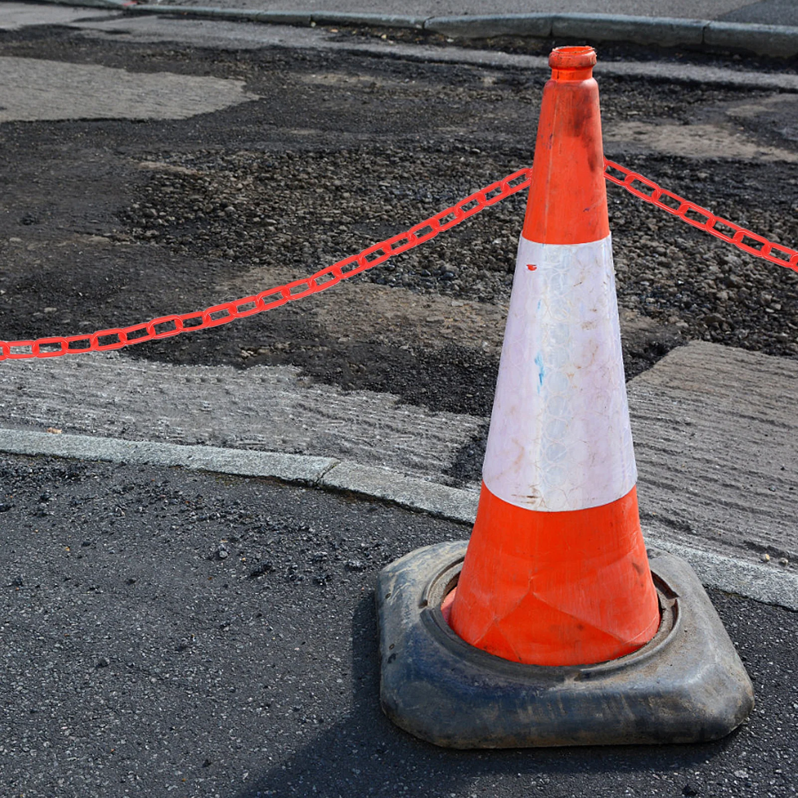 Rode plastic slagboomketting Weerbestendige veiligheidslink voor verkeersmensenbestrijding Bouwzone Barricade Verkeersbarrière