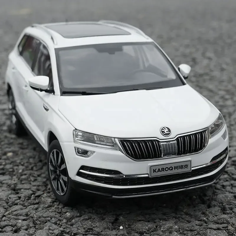 28CM 1:18 Scale New Skoda Karoq Alloy Car Model Diecast Metal Vehicle Toy Collection Collectible