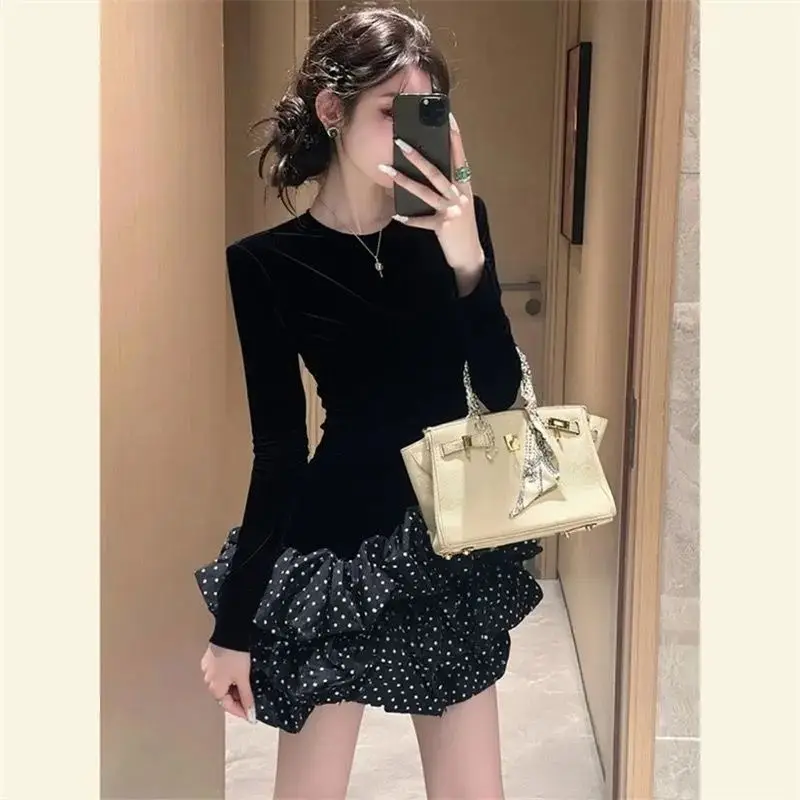 Abito in velluto impiombato con boccioli floreali per l'autunno e l'inverno, capispalla squisiti con gonna avvolta sul braccio