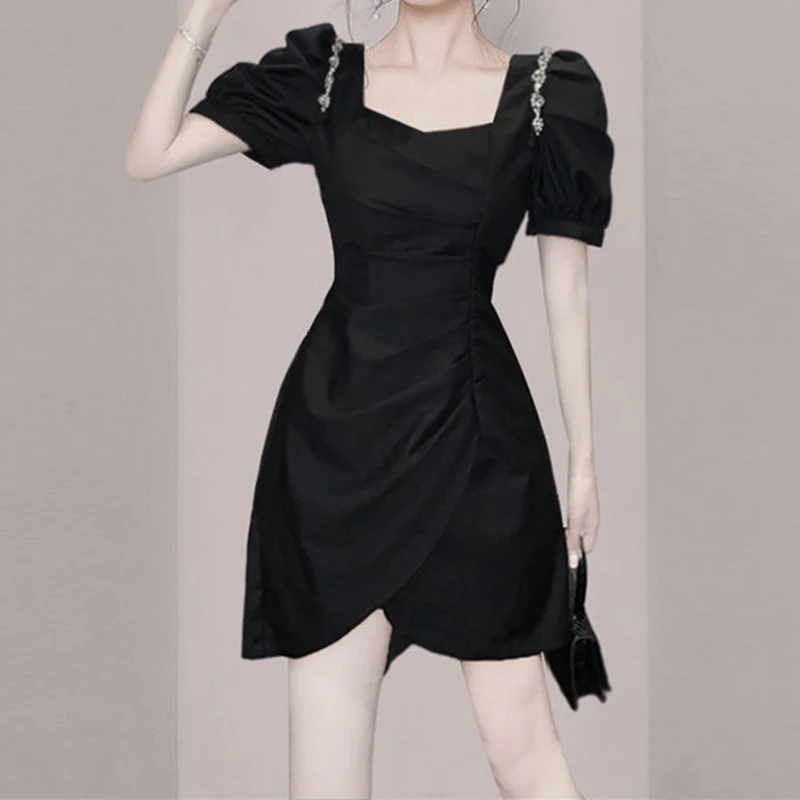 New French dress  summer  2023, with a slim design and a slim waist, small square neck, small black dress