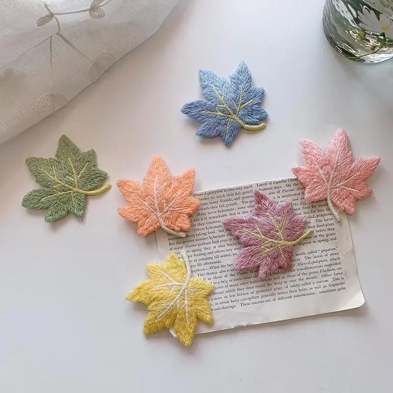 20Pcs 6cm Maple Leaf Flower Embroidery Appliques Handmade DIY Sewing Supplies Patches Headwear Clothing Decoration Whohlesale