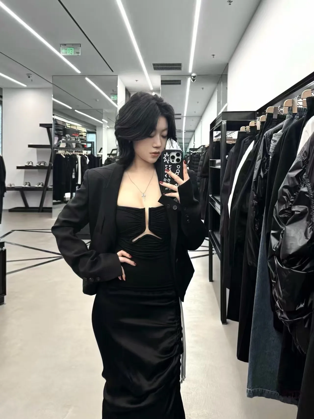 Sexy style black open-back plunging top for women. Summer new design, comfortable and slim-fitting top.