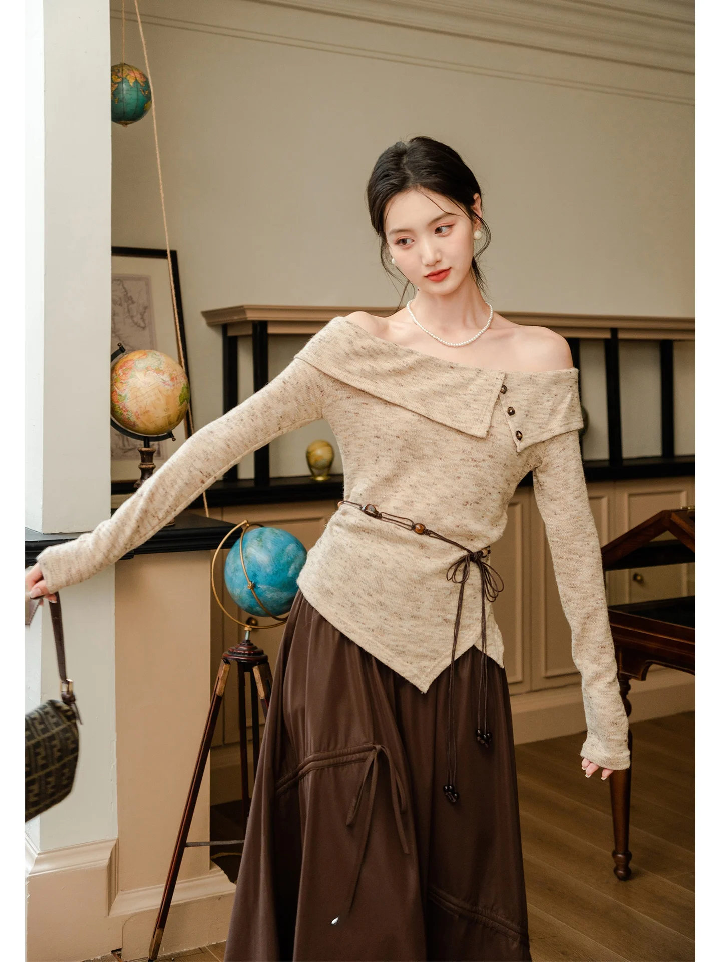 

Женский мягкий вязаный свитер на одно плечо с асимметричным вырезом, облегающий, в французском стиле, для ранней осени