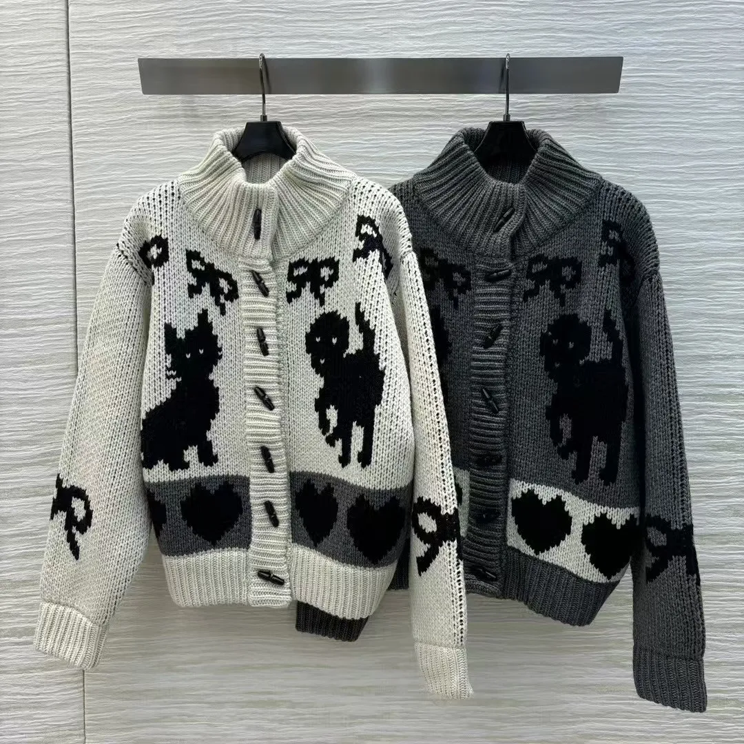 High end customized women's contrasting stand up collar knitted jacket