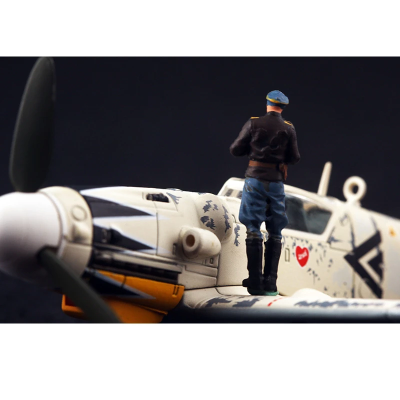 1/72 Scale Hartmann Pilot One Soldeir Acrion Figures Mini Model Collection Toys Dolls Display Sence Decoration