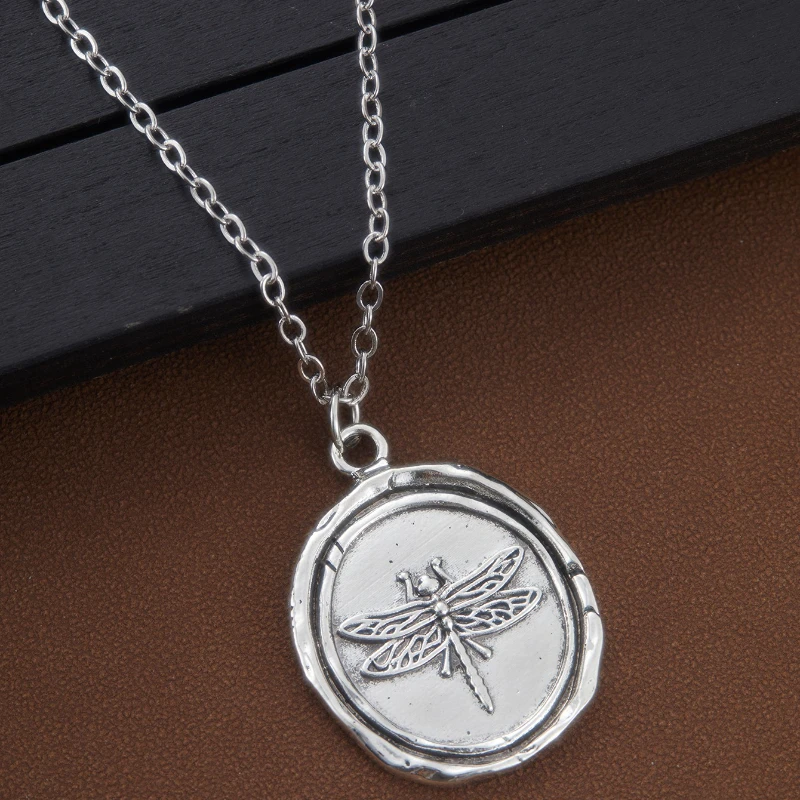New Personalized Punk Style Dragonfly Round Pendant Necklace for Women's Y2k Holiday Party Accessories Jewelry Gifts