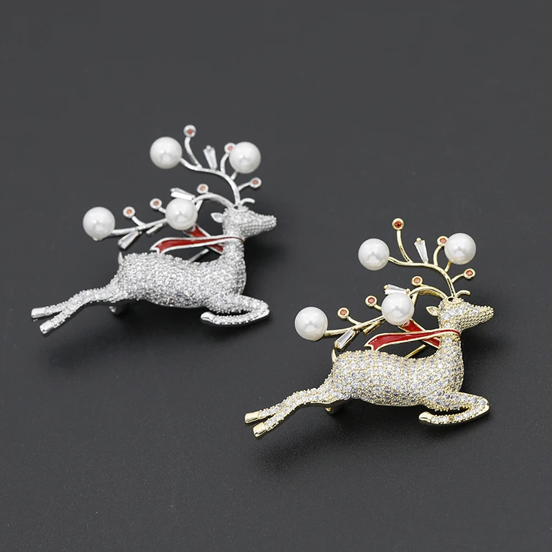 High-End Full Zircon Christmas Reindeer Copper Brooch Gold And Silver Colors Animal Brass Pin For Women Girls Sweater Xmas Gift