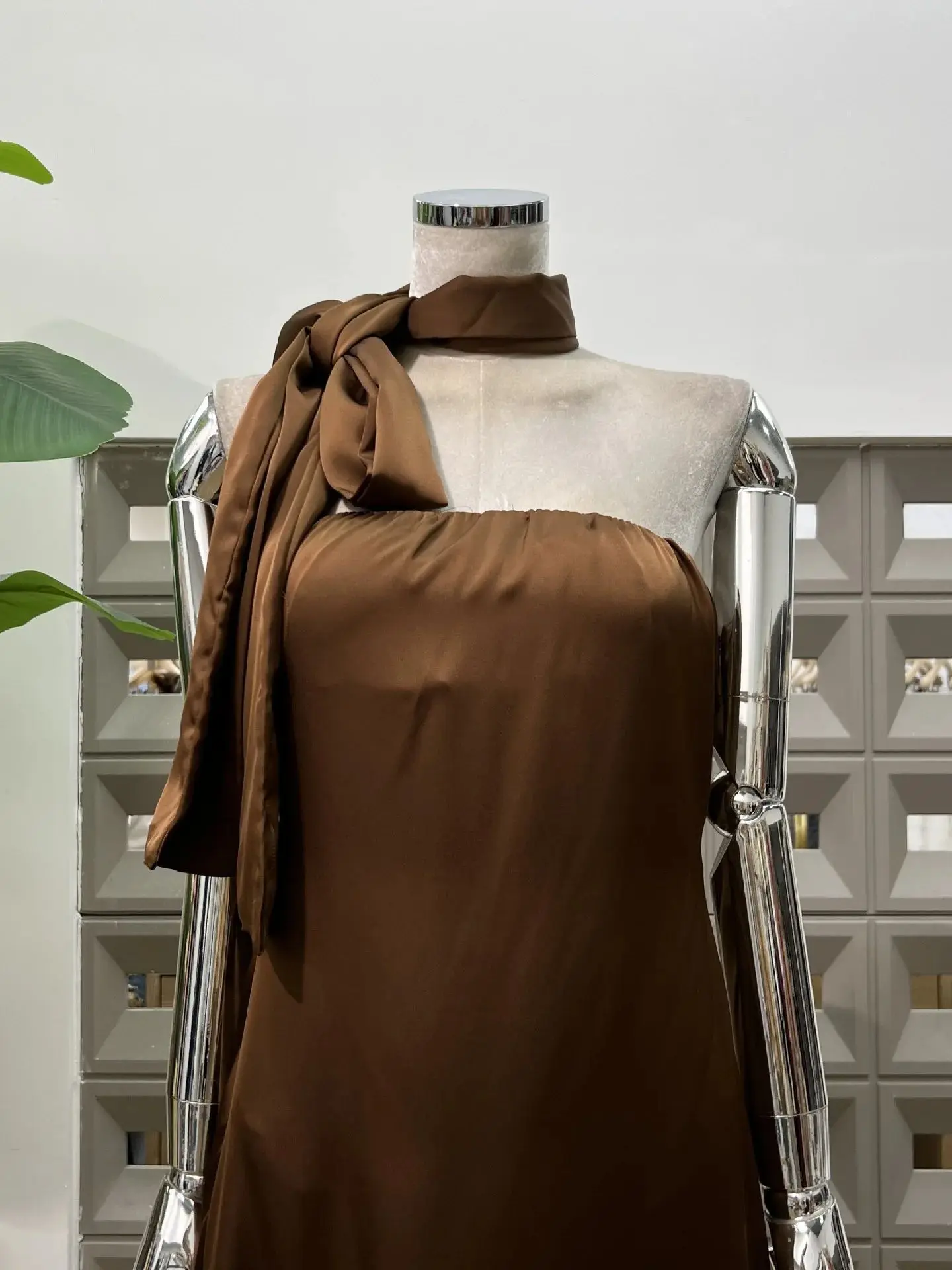 2025 Zomer Nieuwe Elegante Lichtgewicht Volwassen Satijn Strapless Lange Stijl Damesmode Party Club Cocktail Avondjurk Jurken