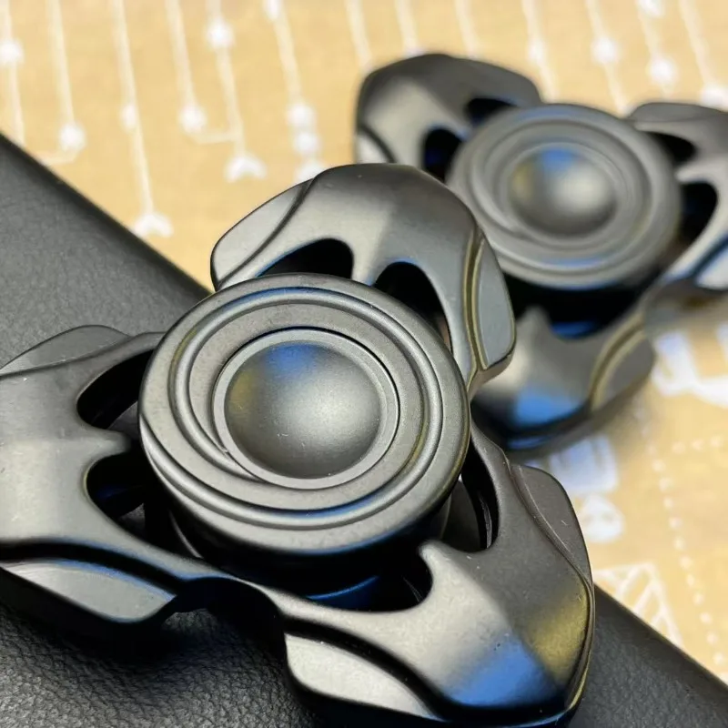 Ranger EDC Dreiseitiger Edelstahl, schwarz plattiert, mechanisches Fidget Spinner aus Metall, Dekompressionsspielzeug