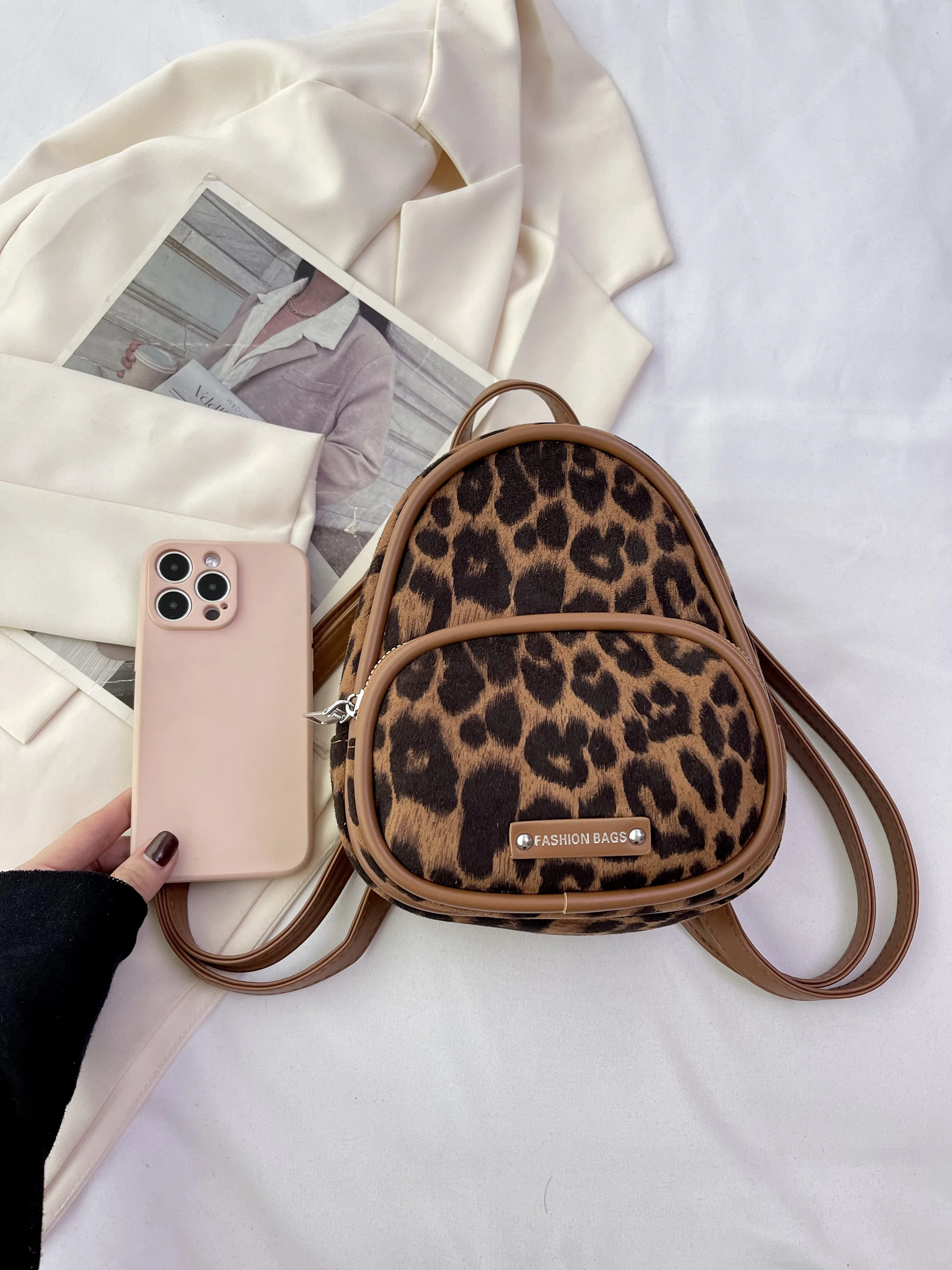 Shoulder bag 2024 new autumn and winter fashion leopard print women\'s backpack versatile mini travel printed backpack