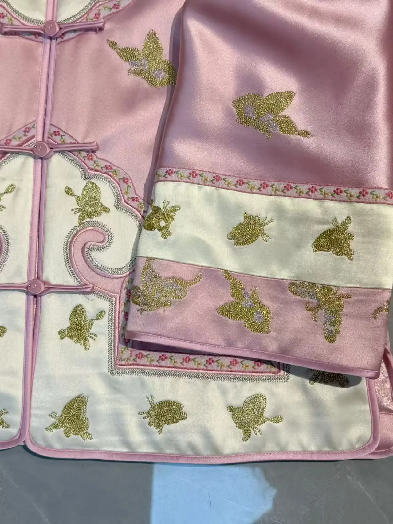 خريف شتاء جديد الصينية الجولة الرقبة خلات النسيج Ruyi + الذهب فراشة مطرزة أنيقة المرأة سترة قطن S-2XL #4