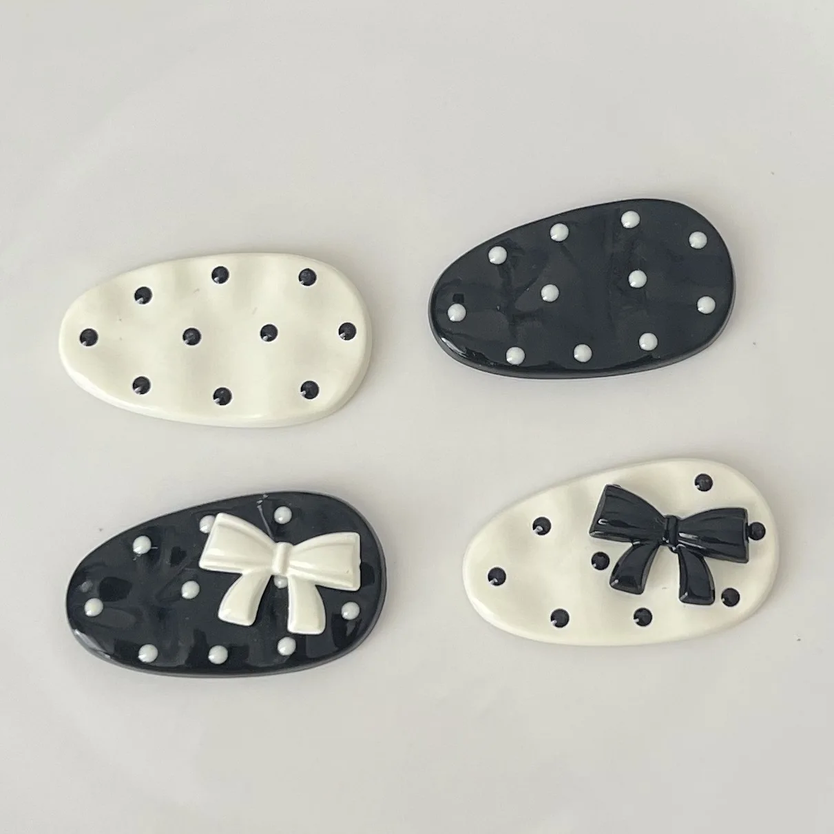 Miniso-resina cabochão, série dos desenhos animados, preto e branco, flatback, diy, materiais de artesanato, jóias fazendo encantos, 5pcs