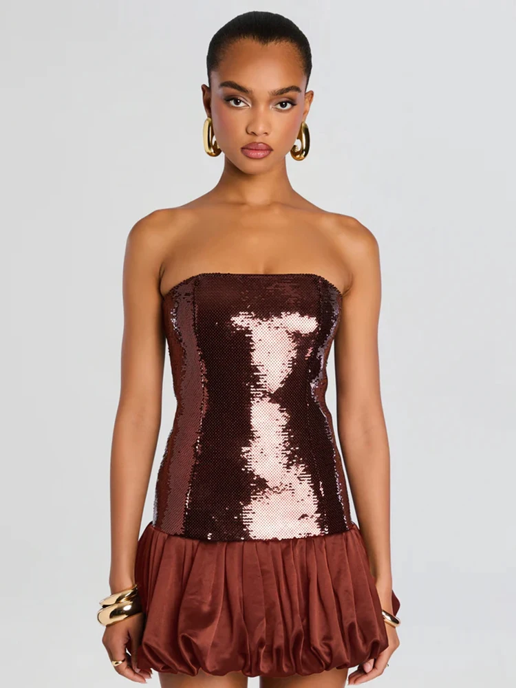 우아한 스트랩리스 스팽글 미니 드레스 – 푹신한 밑단 디자인의 시크한 파티 칵테일 의상 섹시한 클럽웨어 홀리데이 패션 이브닝웨어