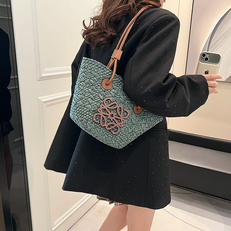 

‌ Модная текстурированная сумка 2025 года — универсальная сумка-ведро для отдыха, вместительная сумка через плечо для работы и путешествий с премиальным образцом ‌