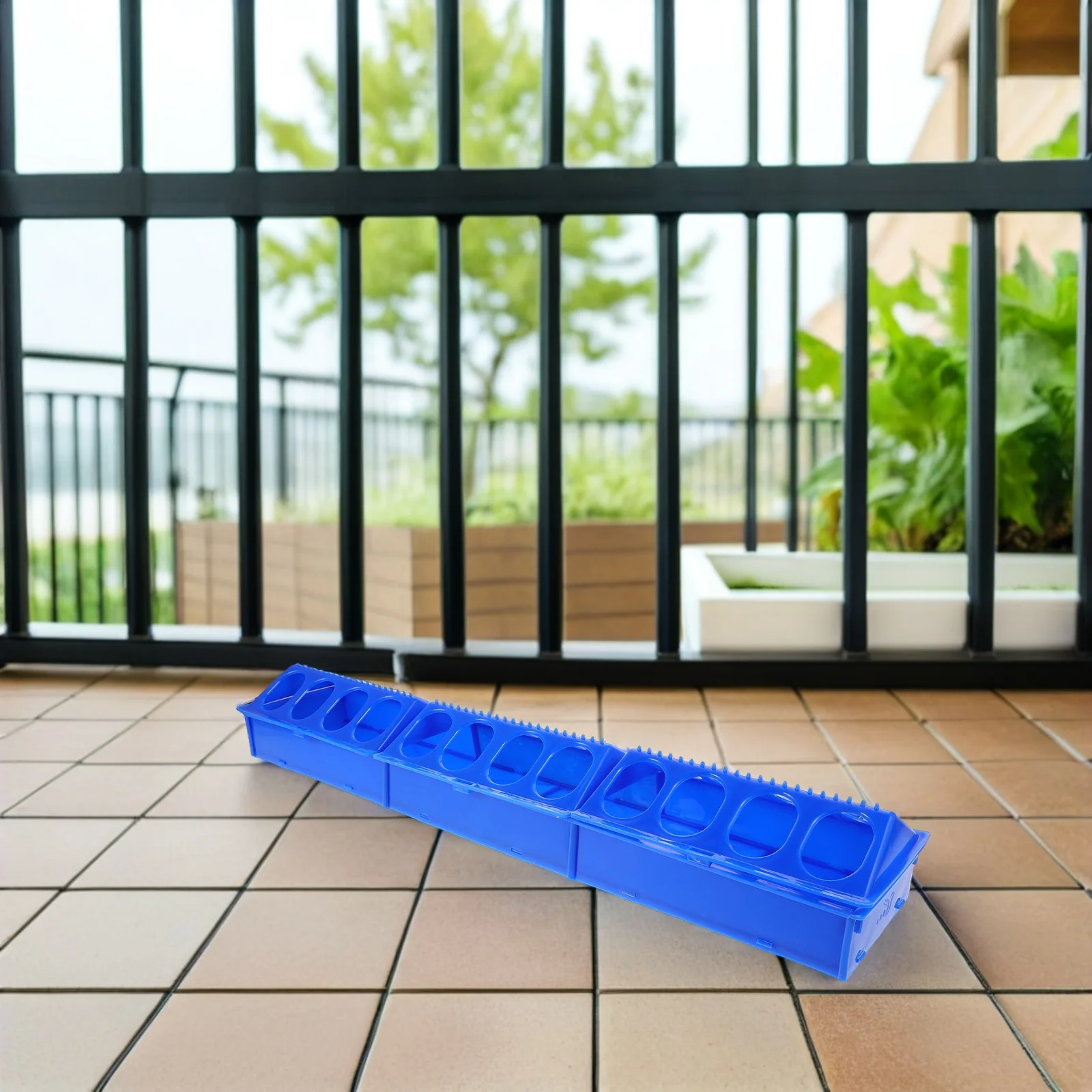 

Anti-Spill Pigeon Feeding Trough Durable Plastic Bird Cage Feeder Lightweight Easy Assembly Outdoor Compatible Large Capacity