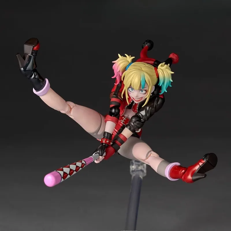 

Коллекционная модель-фигурка Harley Quinn от Kaiyodo серии Amazing Yamaguchi, масштаб 1/12, с подвижными элементами, для демонстрации