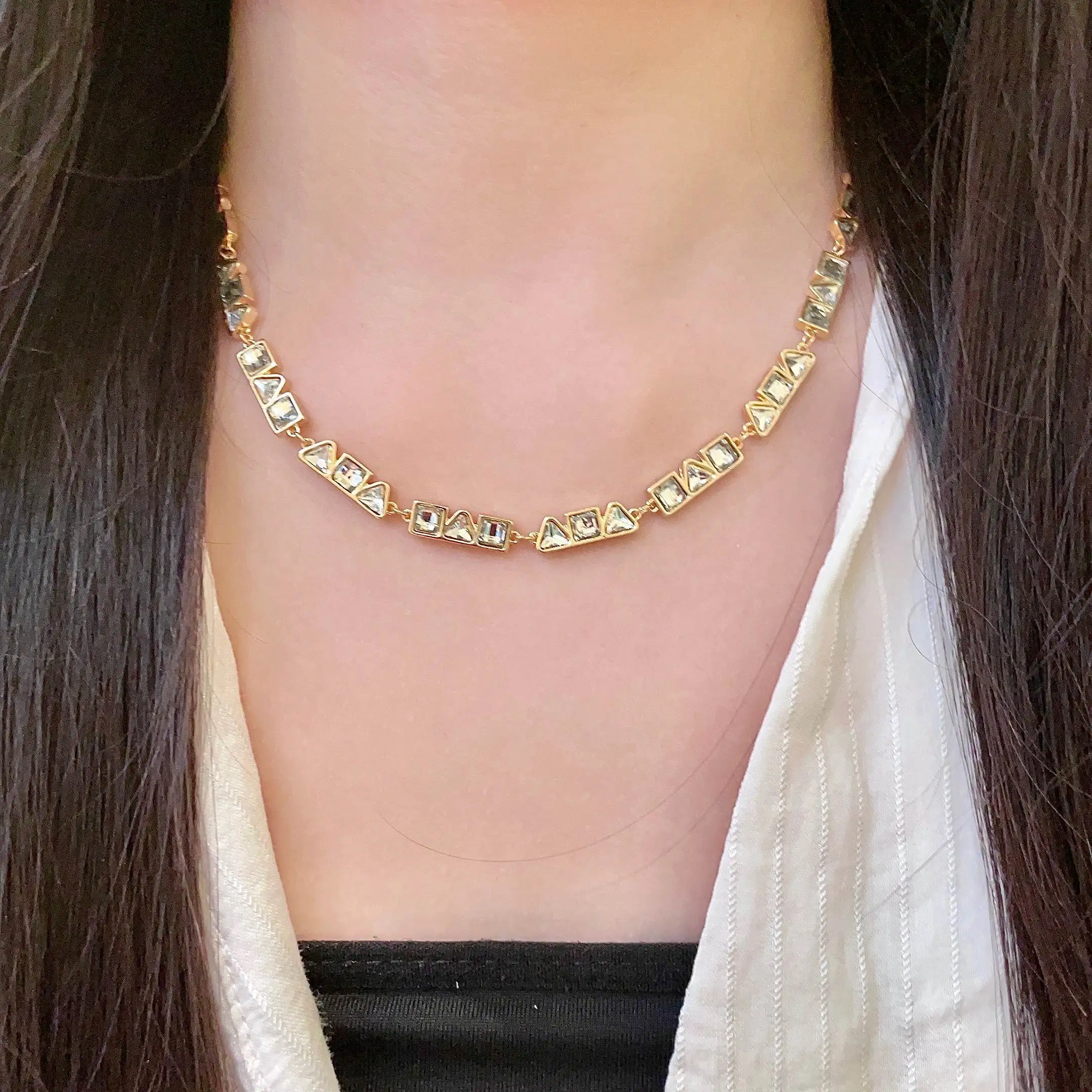 

Elegant Classic Simple Gold Crystal Stainless Steel Necklace Woman Stylish Geometric Jewelry Woman Sophisticated Trendy Design
