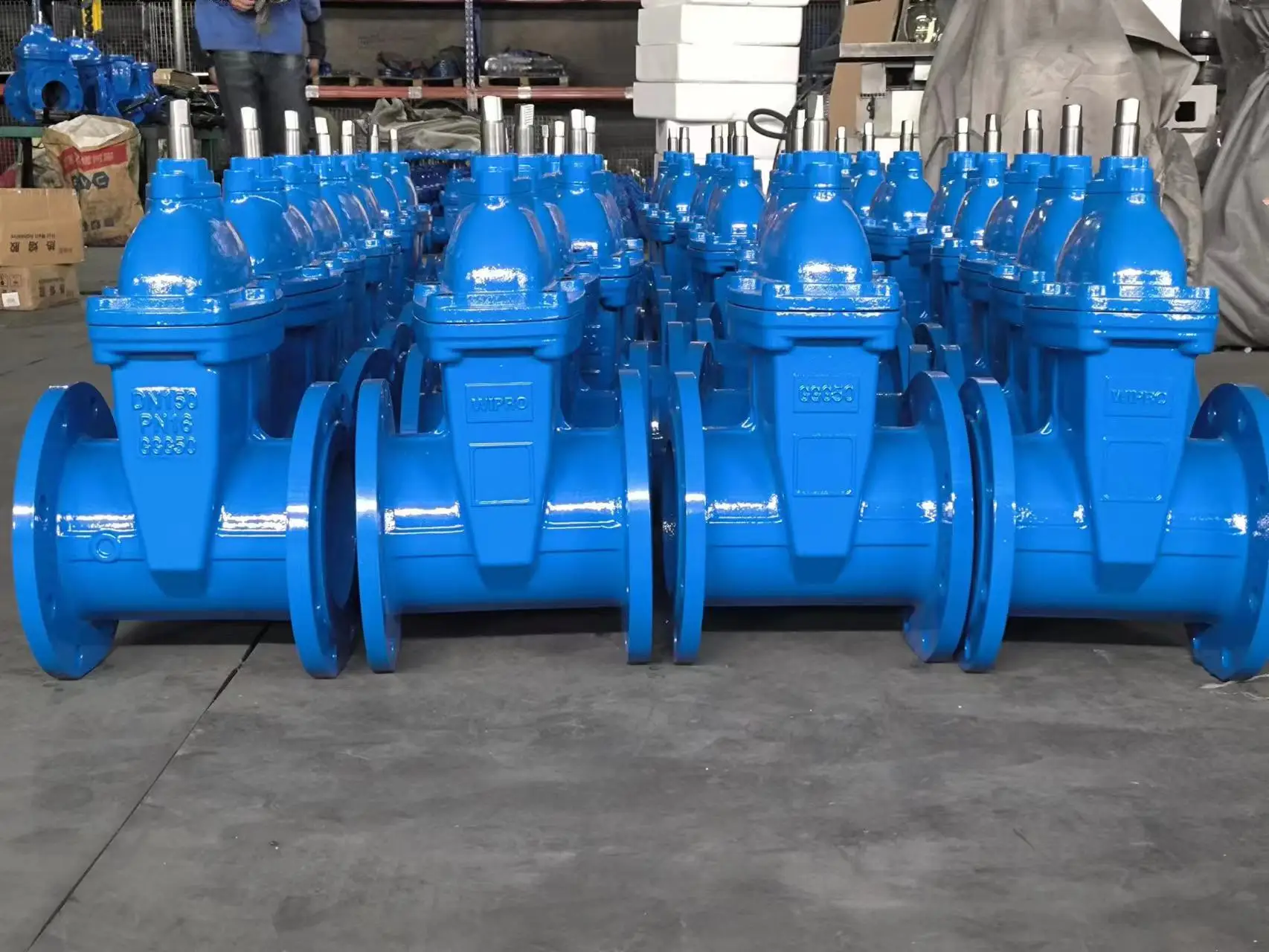 Válvula de portão de assento resiliente PN16 Gost de 4 polegadas com flangeado de ferro dúctil elétrica e energia manual para mídia de água, gás e óleo