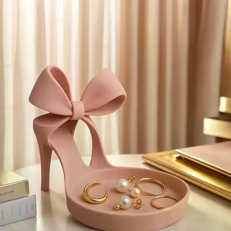 

Держатель для ювелирных изделий на высоком каблуке с 3D-печатью — элегантный поднос для украшений в форме обуви с украшением в виде банта, держателем для колец и функцией хранения
