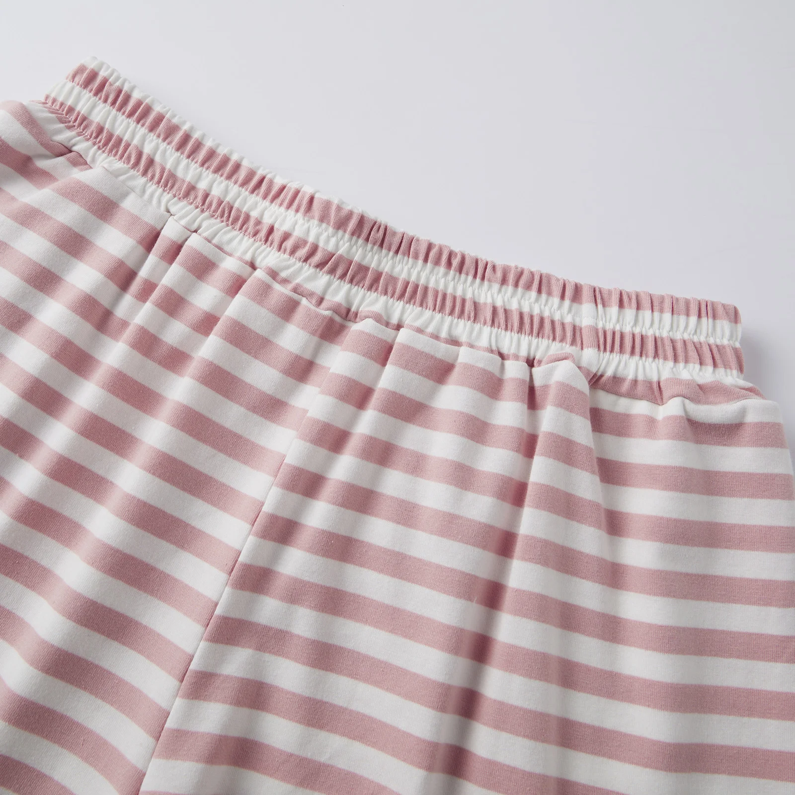 

Женский полосатый комплект из двух предметов: футболка оверсайз с коротким рукавом и круглым вырезом и шорты с высокой талией, повседневный комплект для уличного стиля