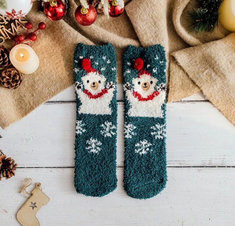 Outono e inverno coral veludo não derramamento meias de sono com caixa de presente bola, meias de natal engrossadas para mulher, tubo médio quente f