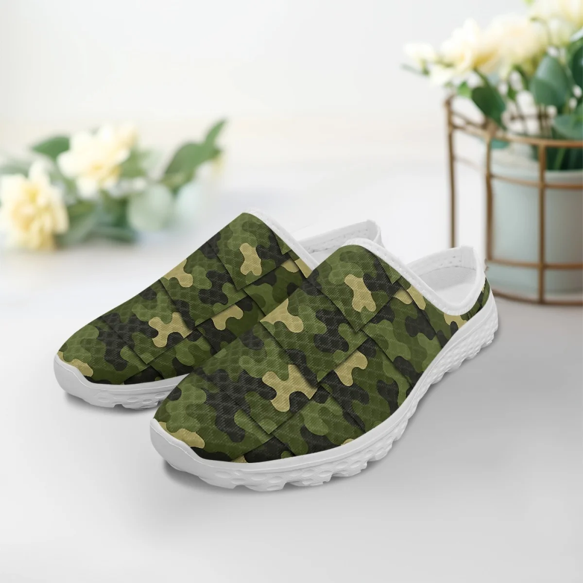 Camo Regalo del Día del Padre Diseño de camuflaje verde militar Medias zapatillas para el hogar Sandalias planas perezosas para mujeres Hombres Zuecos de malla transpirable