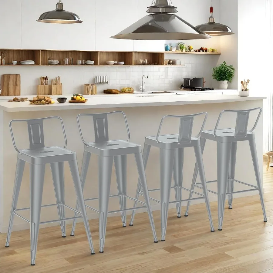 Conjunto de bancos de bar de metal de 24 polegadas com 4 cadeiras de bar modernas e industriais com encosto baixo para cozinha prata