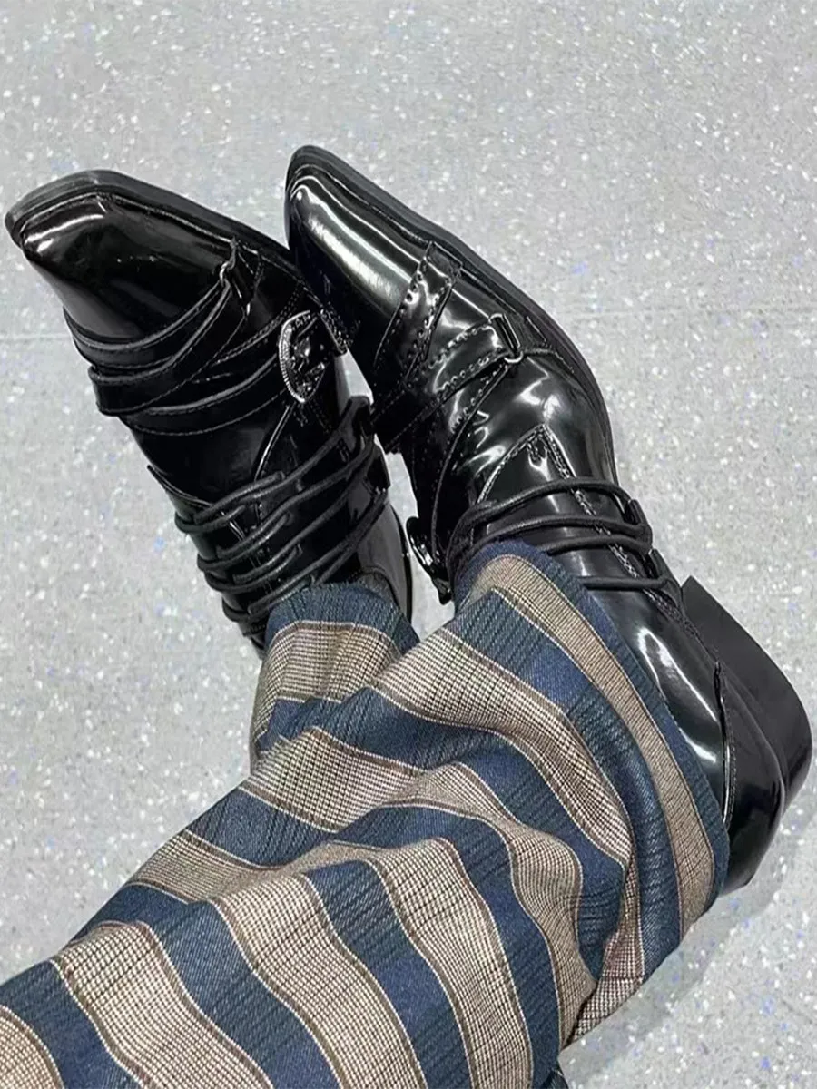 

Женские кожаные туфли 2026 New Dark Wind на шнуровке с металлическим декором, на толстом каблуке, в стиле Spice Girl, нишевая модель