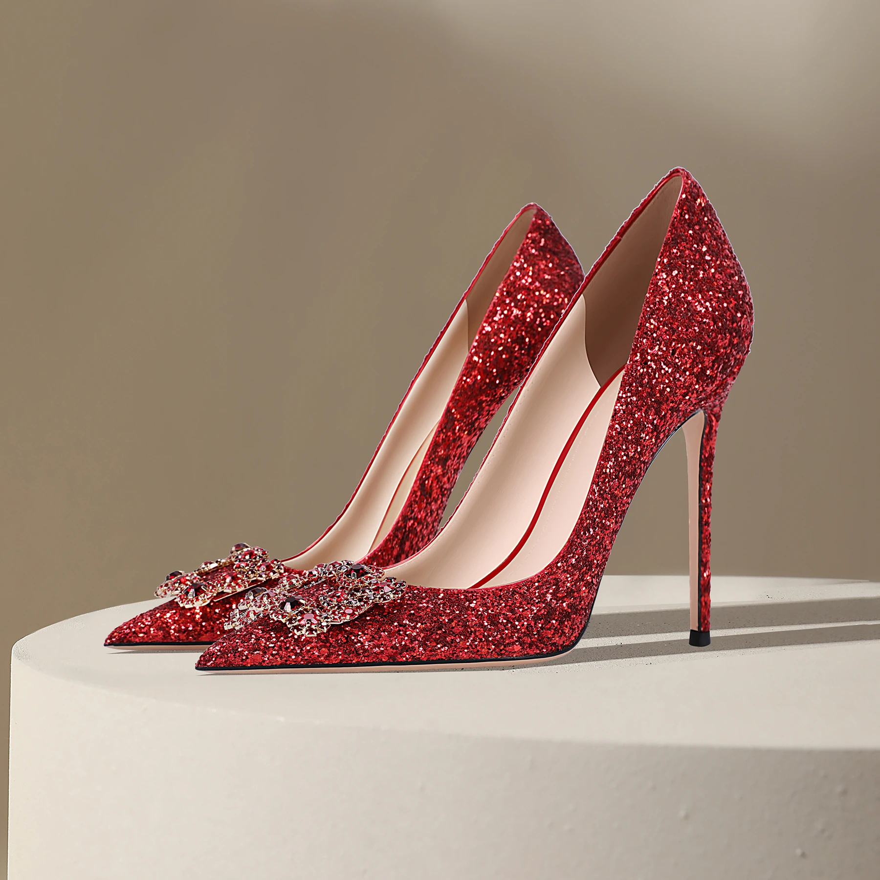 

Высокие каблуки с острым носком, украшенные кристаллами и блестками, красный цвет, новый стиль, повседневная одежда, свадебные платья в стиле принцессы, туфли без шнуровки