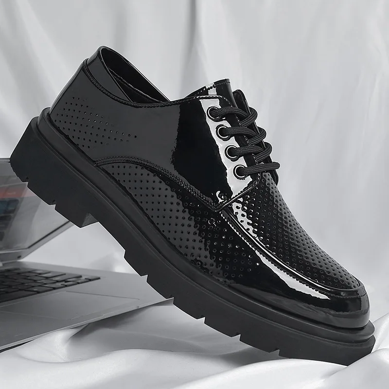 

Летняя мужская обувь из лакированной кожи, повседневные деловые туфли больших размеров, дышащие вечерние офисные оксфорды на толстой подошве с открытыми отверстиями