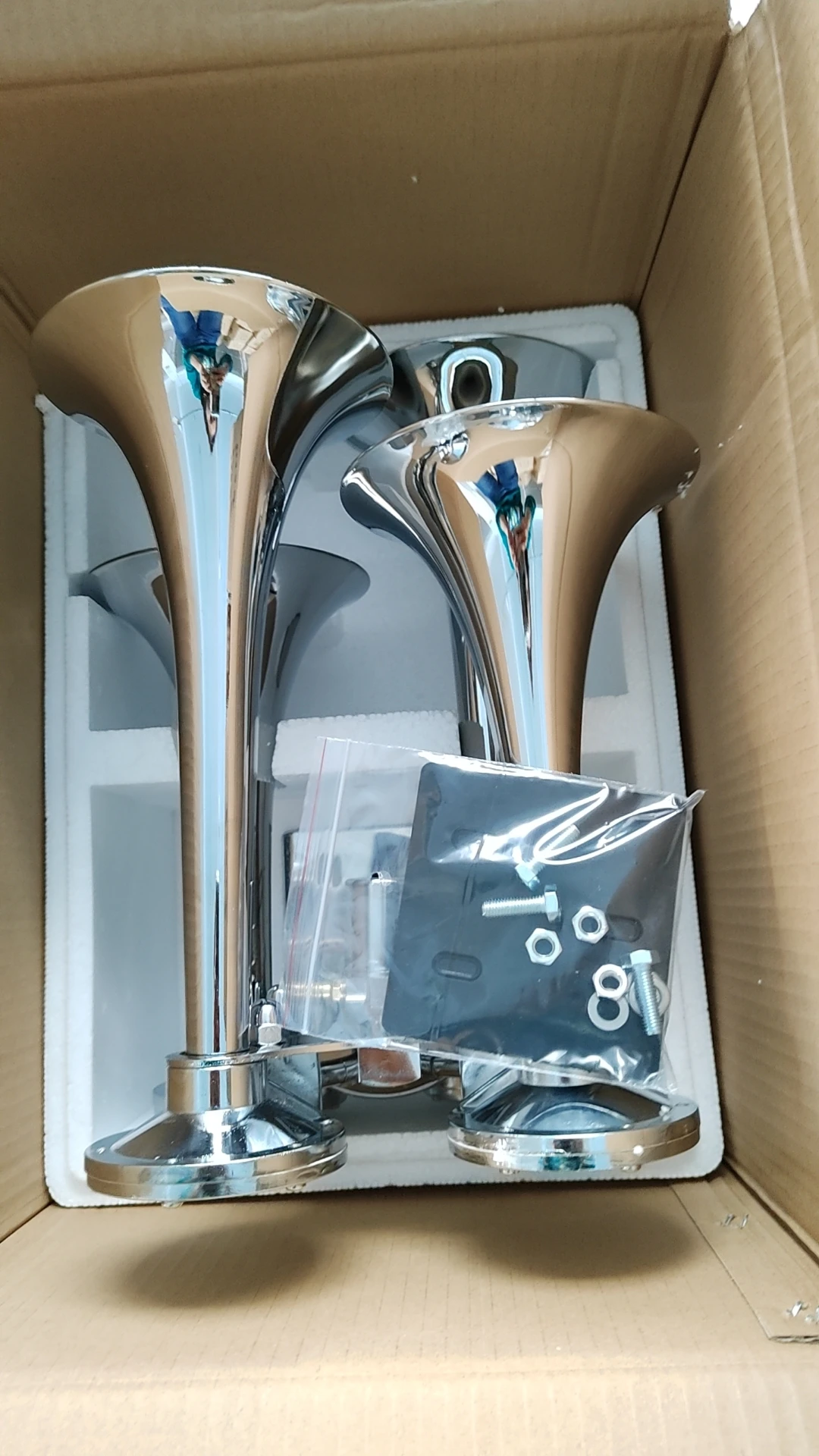 แตรรถไฟดัง 12/24V พร้อมแตรอากาศ 4 ท่อลําโพงและแตรขนาดใหญ่