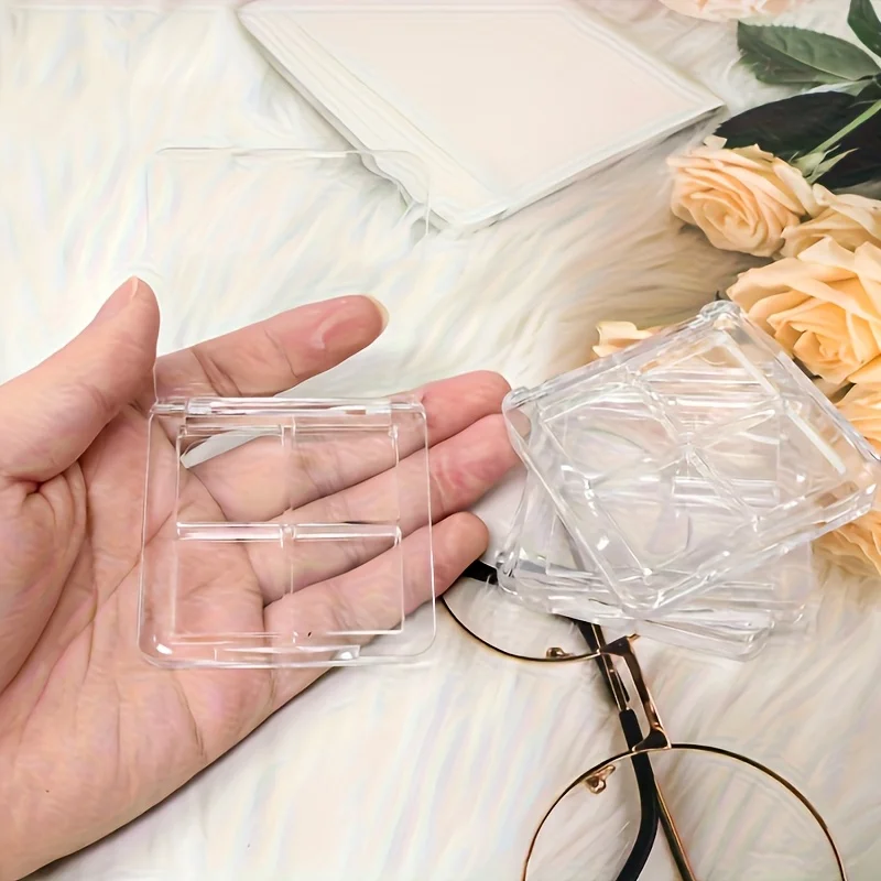 لوحة مكياج شفافة مكونة من 4 أقسام - منظم سفر قابل لإعادة الملء لظلال العيون وأحمر الخدود وحقيبة مستحضرات التجميل المحمولة ذات الإغلاق المفاجئ