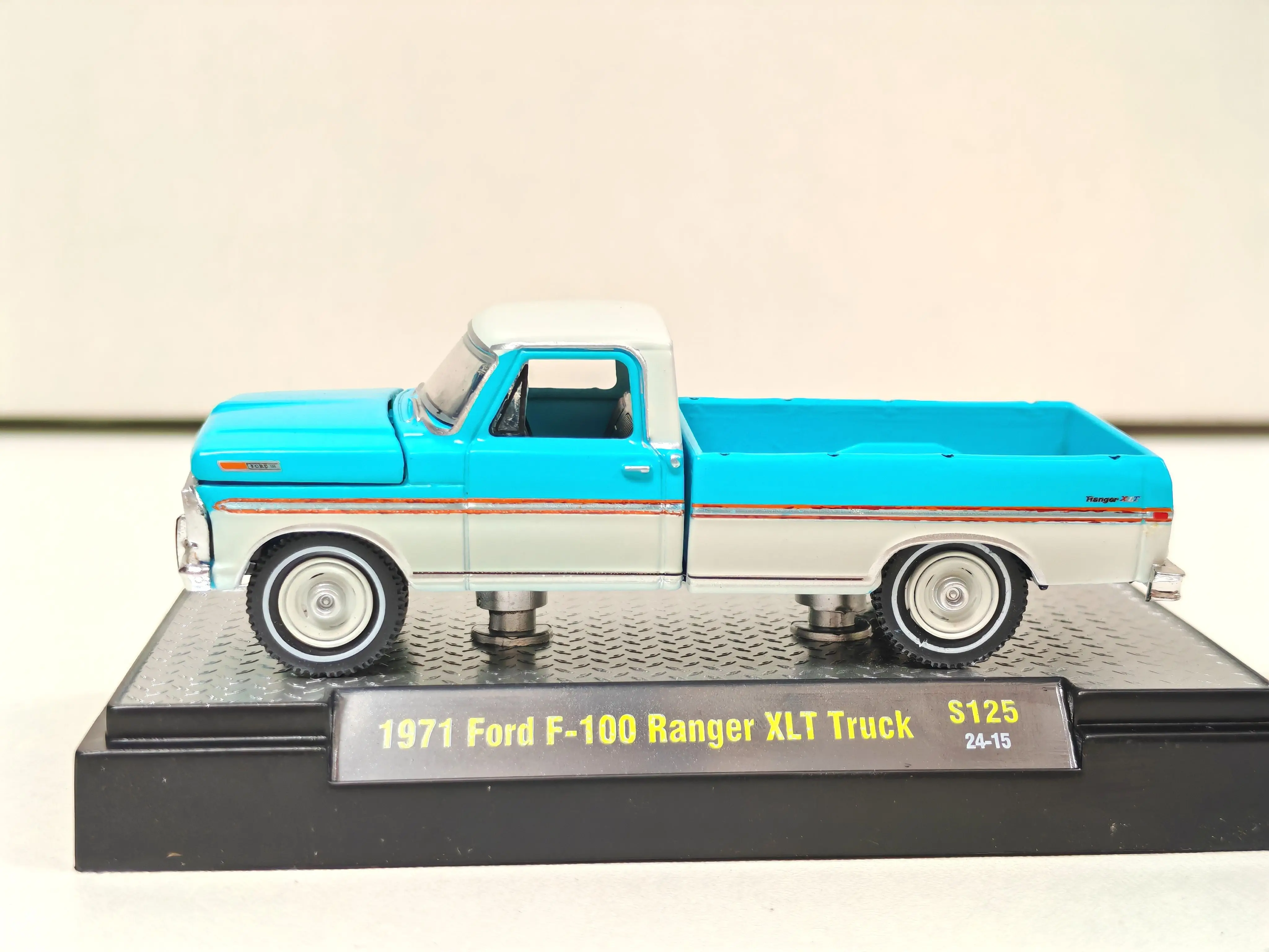 M2 Machines 1/64 1971 Ford F-100 ranger XLT Truck pickup S125 Die-cast Alloy Car Model Collection Gift Toy