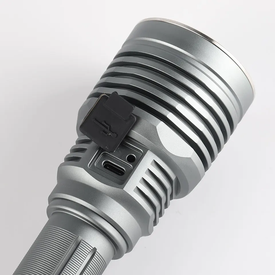 コンボイ M21C XHP70.2 懐中電灯 CONVOY Review] Convoy M21C ( XHP70.2, 1 x 21700) - Excellent performance