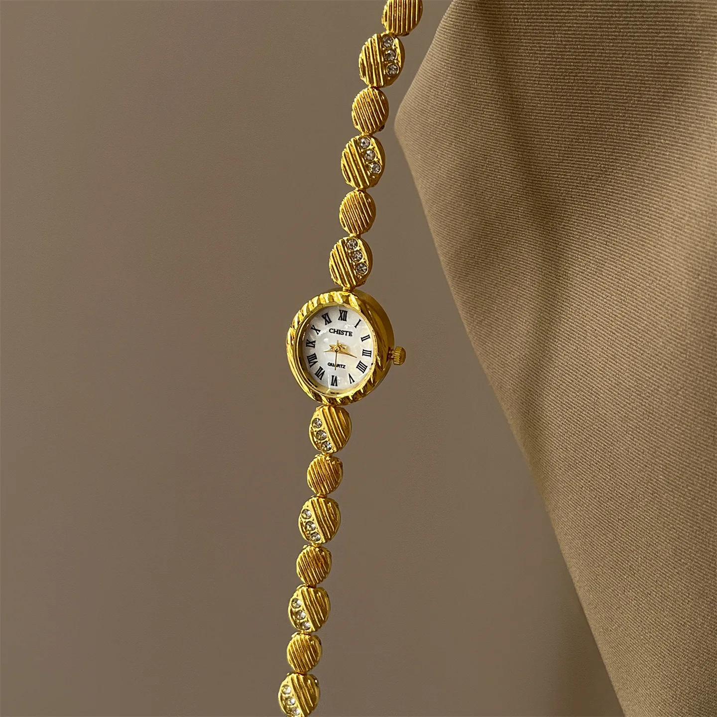 

Vintage Oval Gold Watches Luxury Brand Dress Casual Quartz Small Dial Ladies Wrist Watches Rhinestone Watches for Women