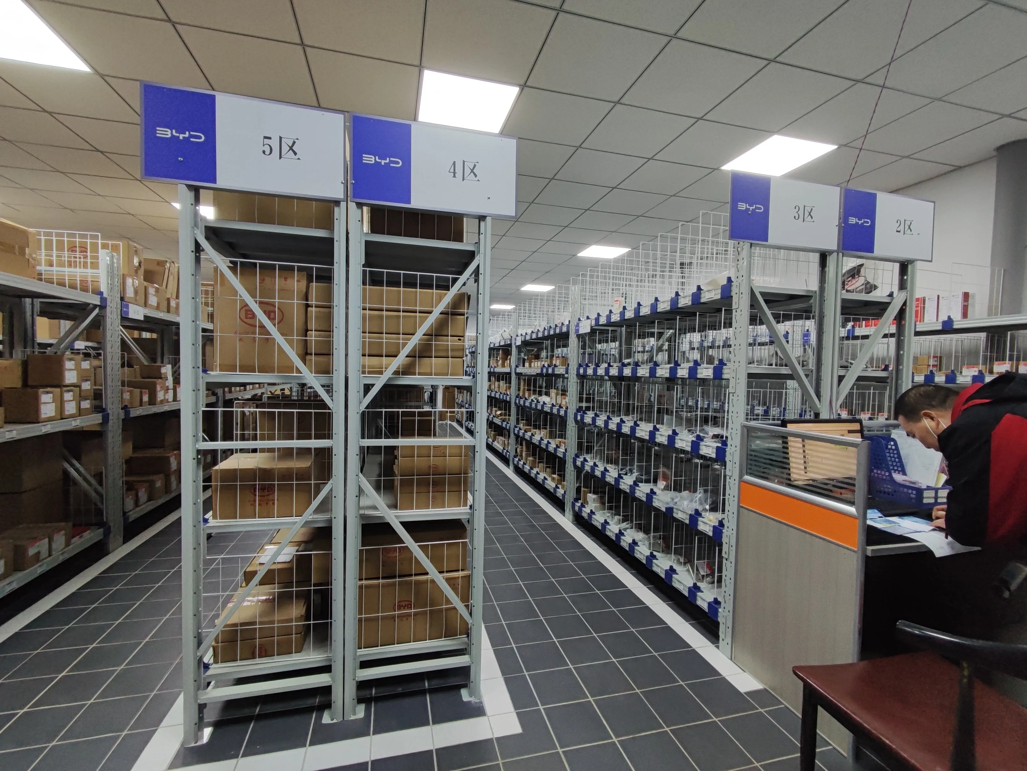 Front Shock Absorber Assembly Shock Absorber Auto Parts BYD Dolphin Left Front Shock Absorber Pillar Assembly EM2E-2905010E