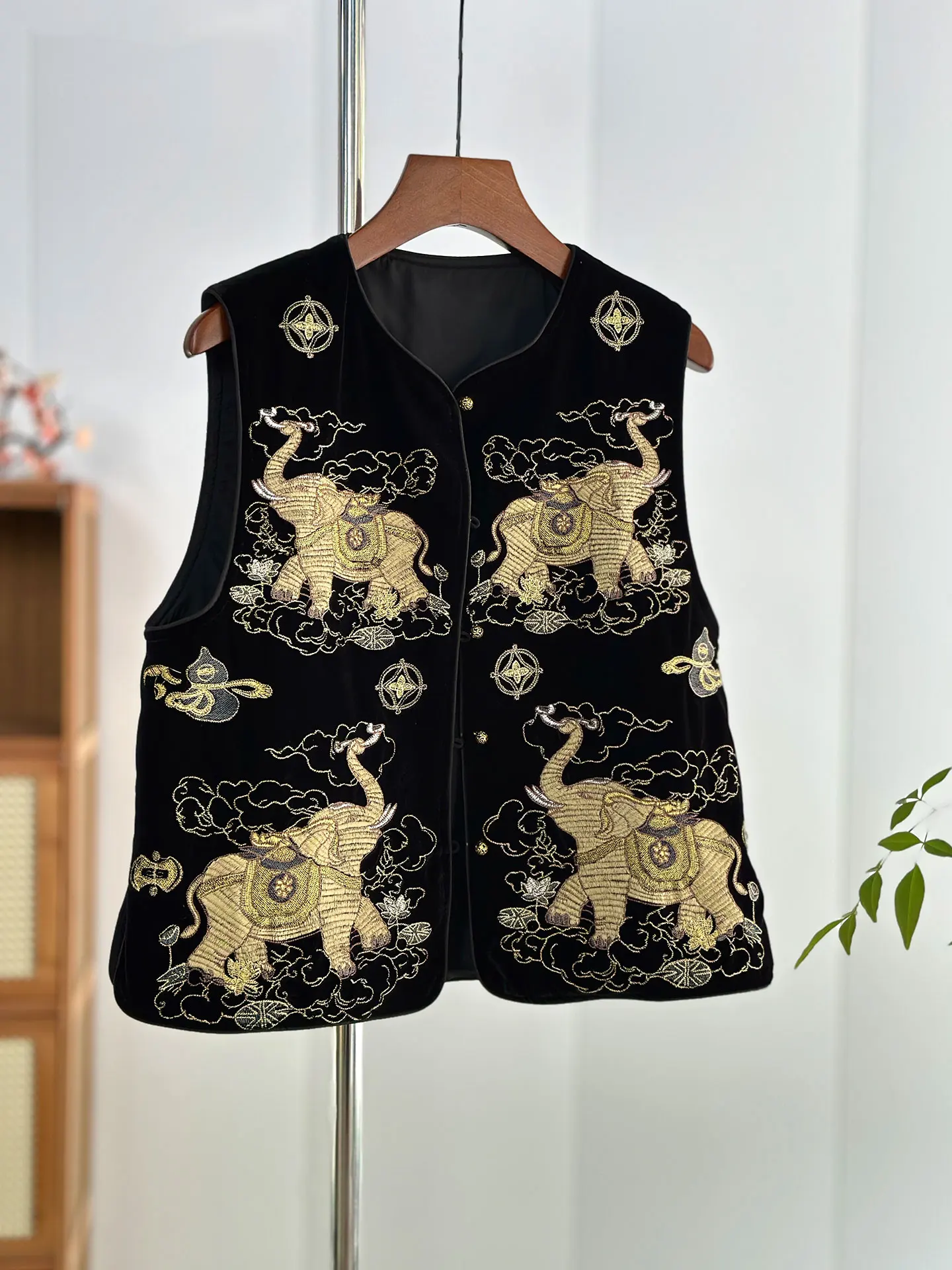 Young High-Grade Machine Embroidery Velvet Vest Tops Outerwear New Chinese