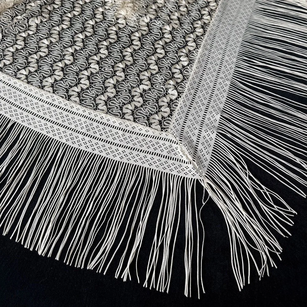 

Versatile 140×140cm Lace Shawl Elegant Breathable Knitted Shawl Hollowed-out Design Tassel Shawl for Women