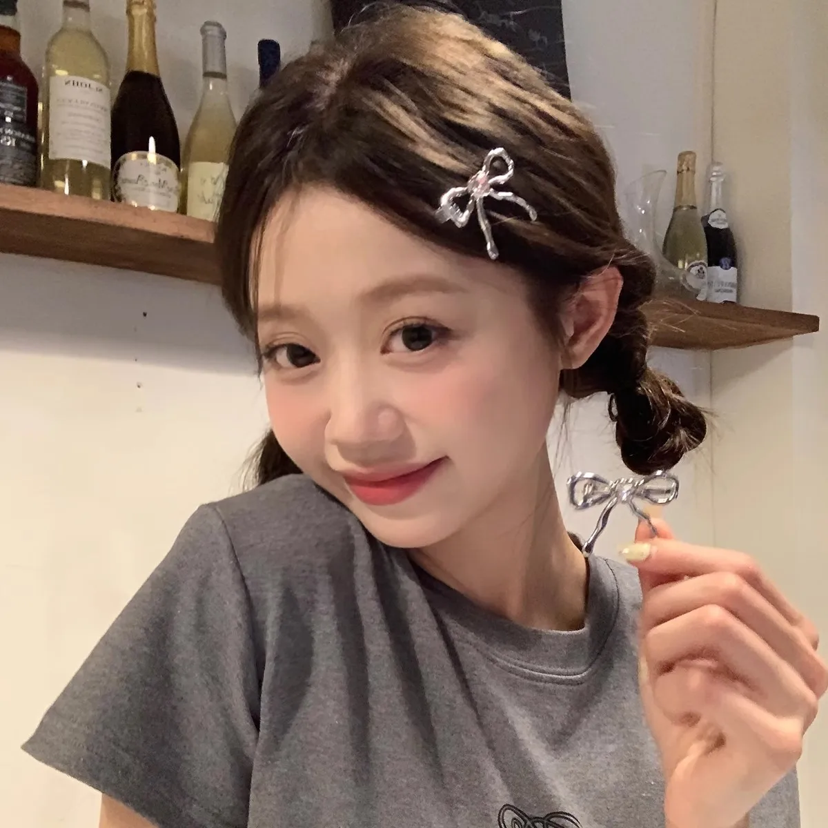 

Cute Metal Bow Heart Crystal Hair Clip – Bangs & Flyaway Clamp for Twin Tails Hairstyle, Viral Influencer Style Hair Accessories