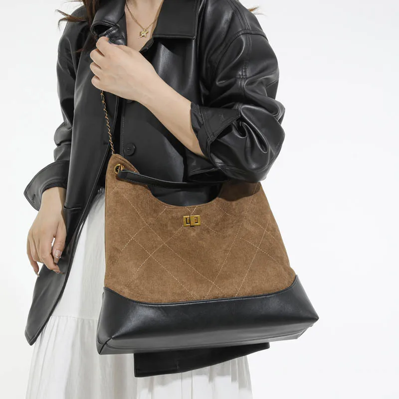 

2025 New Large Capacity Tote Bag | Women's Retro Chanel-Inspired | Quilted Stitched Chain Shoulder & Crossbody Bag