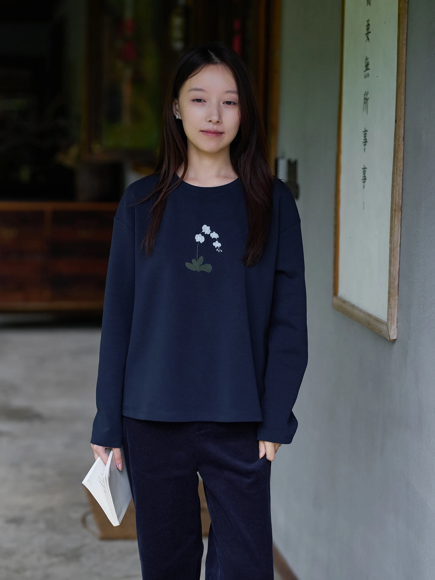 

Ele Embroidered round Ne T-irt oulder aceful Long Sve Cotton Polyester Blend Commute Artistic Sle Women's Top