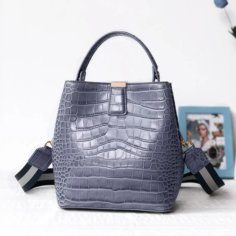 Leather women 2024 new first layer leather crocodile pattern bucket bag  hand-held single shoulder bag 0120